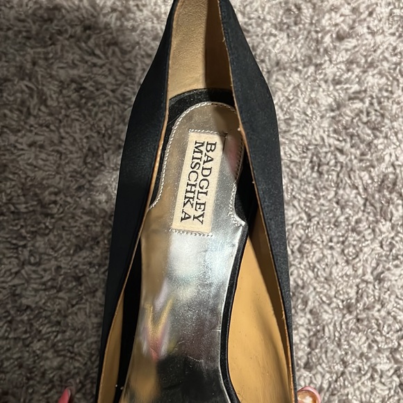 Badgley Mischka Flower Peep Toe Pump - Picture 7 of 8